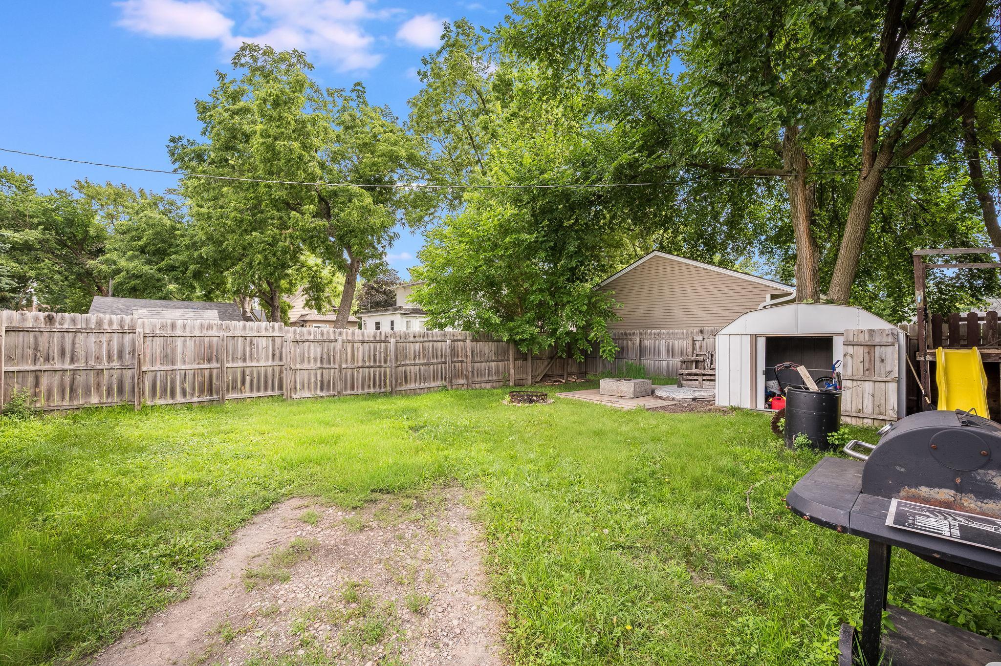 319 E 10th St Blue Earth MN-06.jpg