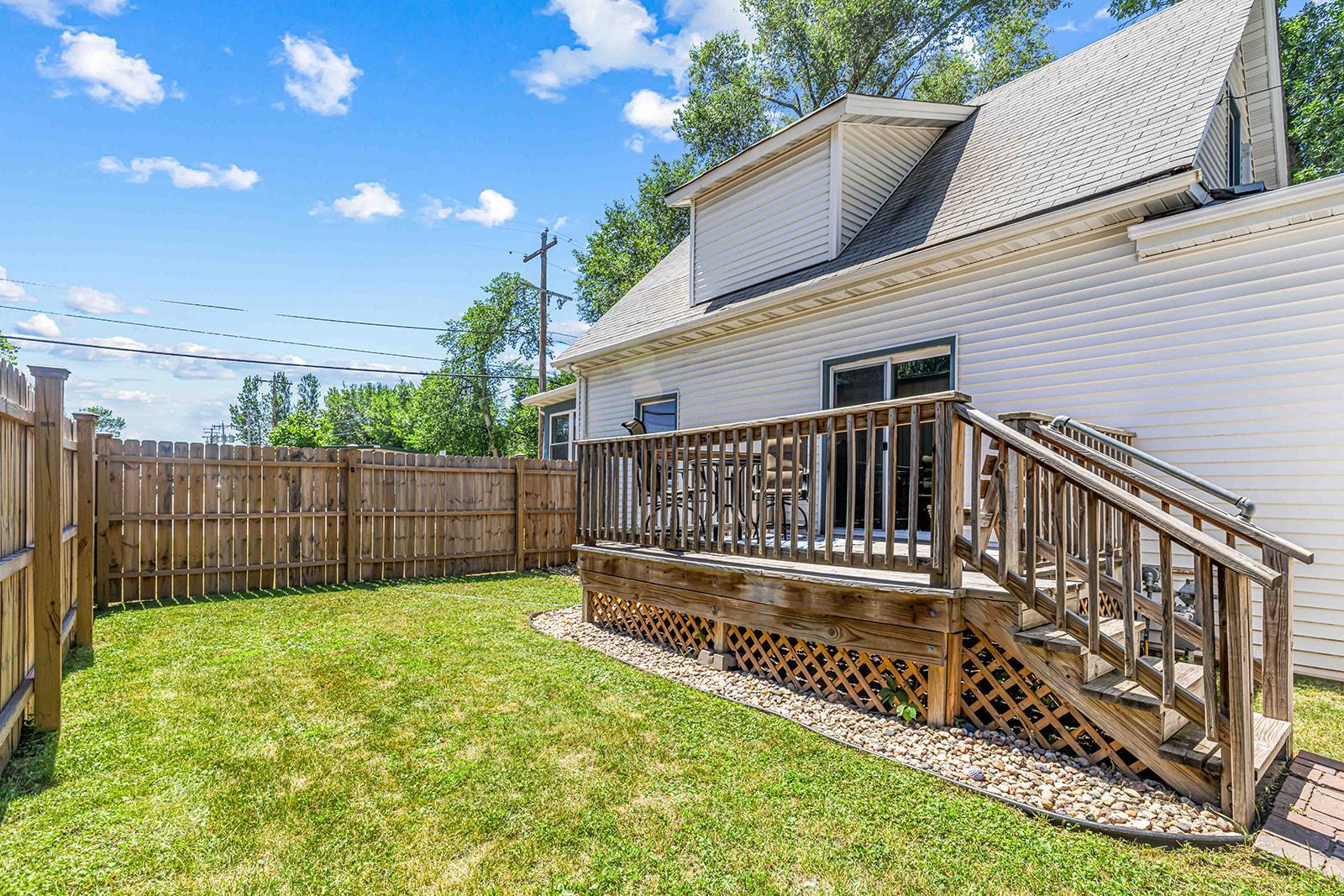 Deck/Fenced Yard