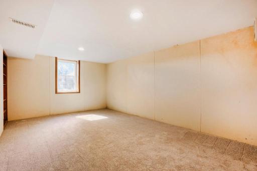 558 113th Lane - MLS Sized - 015 - 15 Family Room.jpg