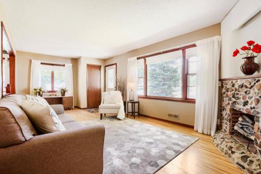 558 113th Lane - MLS Sized - 006 - 06 Living Room.jpg