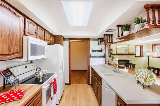 558 113th Lane - MLS Sized - 010 - 10 Kitchen.jpg