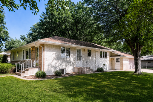 Spacious 4-Bedroom Home Across from Moor Park in Coon Rapids