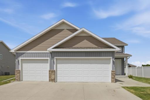 6073 Autumn Drive S, Fargo, ND 58104