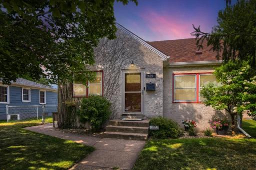 Move-in ready, South Saint Paul, 1 1/2 story stucco home