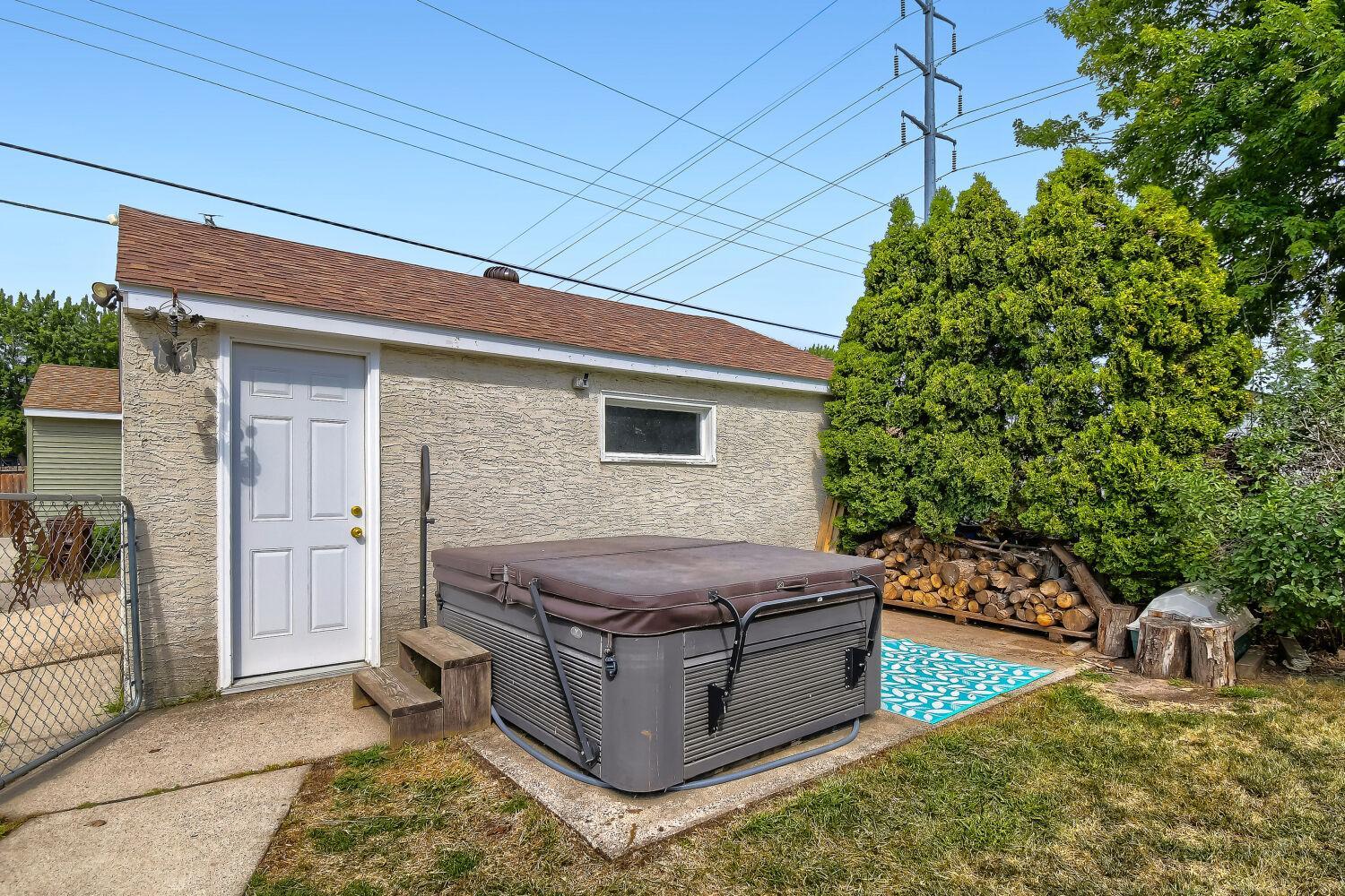 Install your own hot tub (sellers taking theirs) or create an envy-worthy game day watching area complete with a gazebo and outdoor TV!