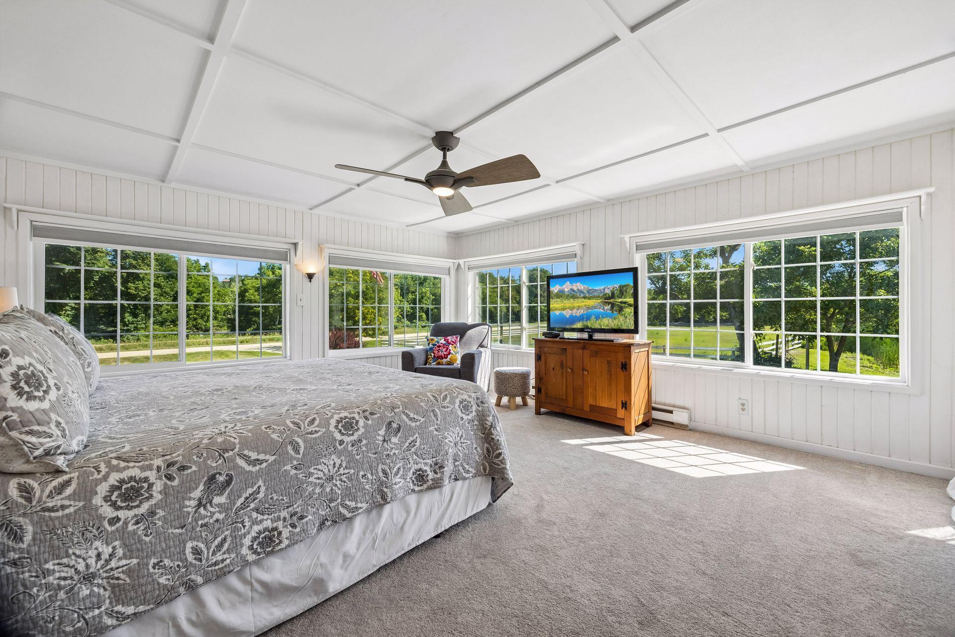 Imagine waking up to those windows with that view!