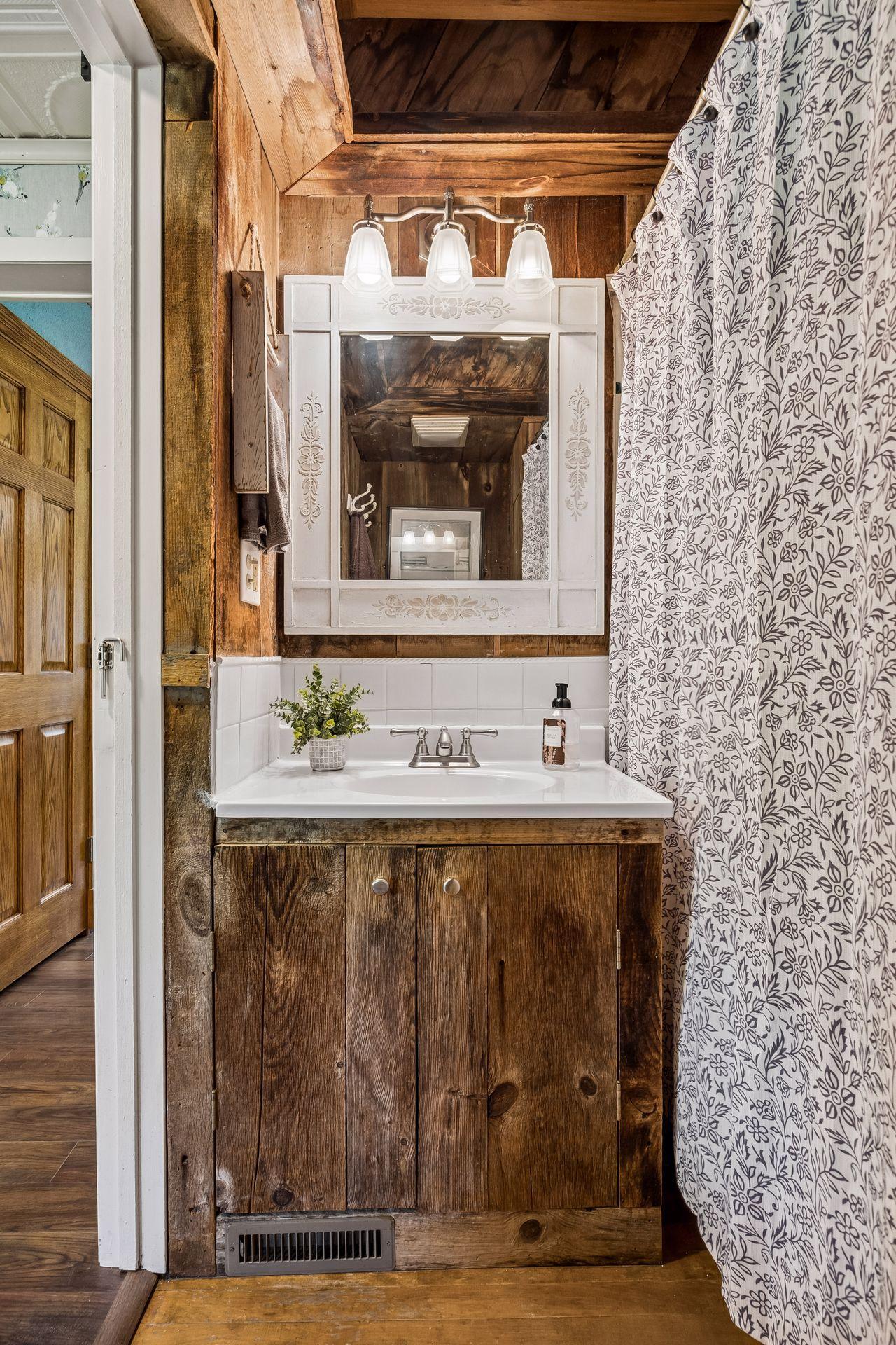 Main level full bathroom