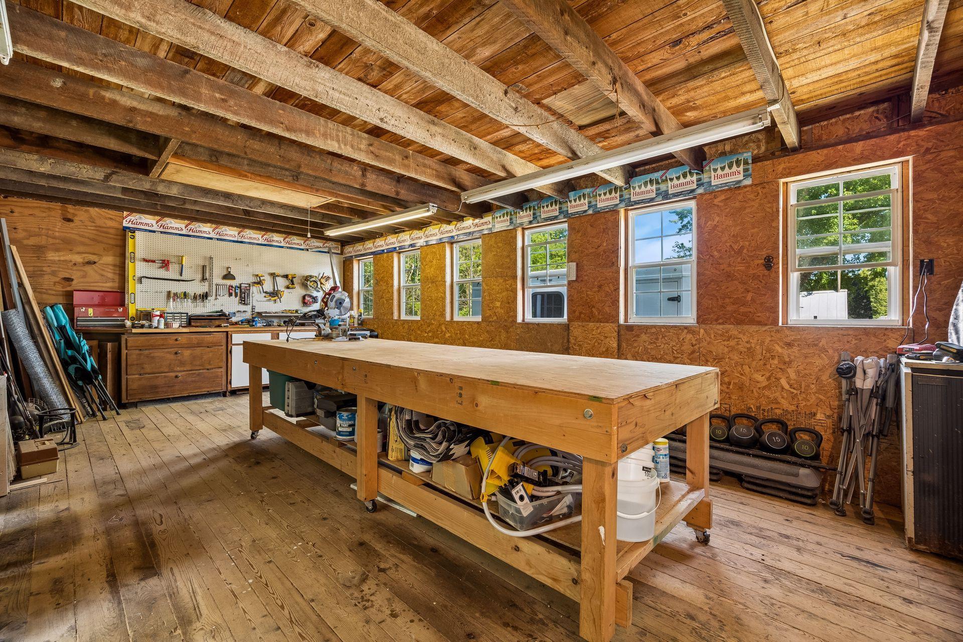 Inside the workshop. The work bench in the middle of the room stays with the property.