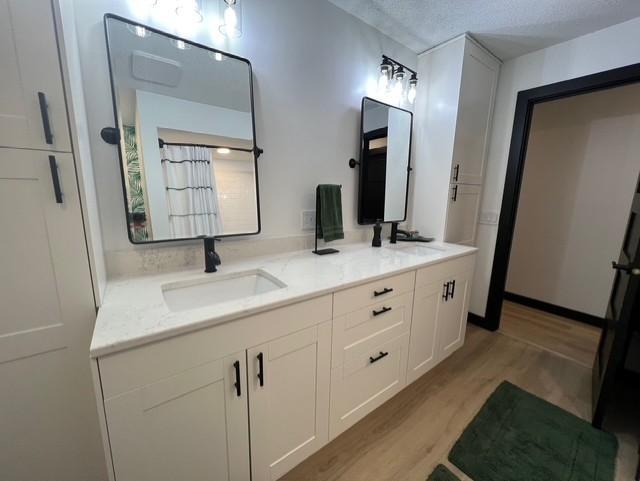 Quartz double sinks Main Level bath