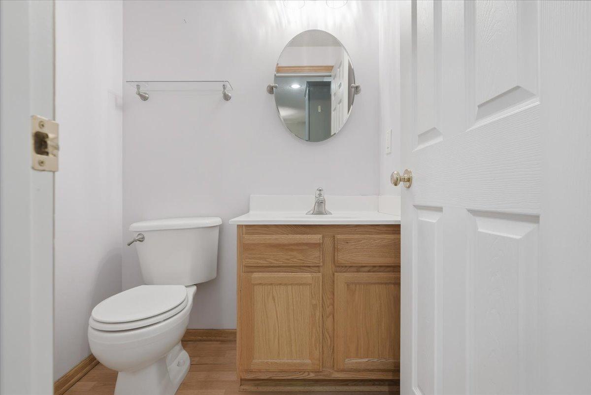 16-Powder Room.jpg