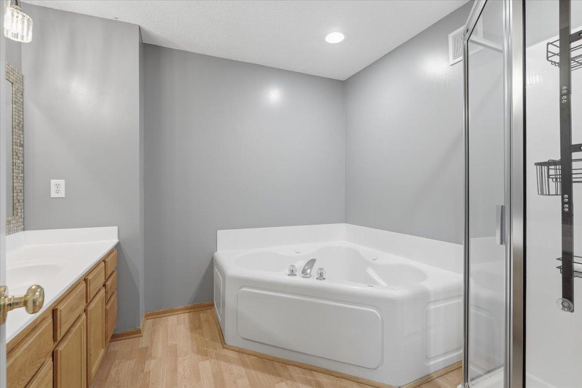13-Bathroom.jpg