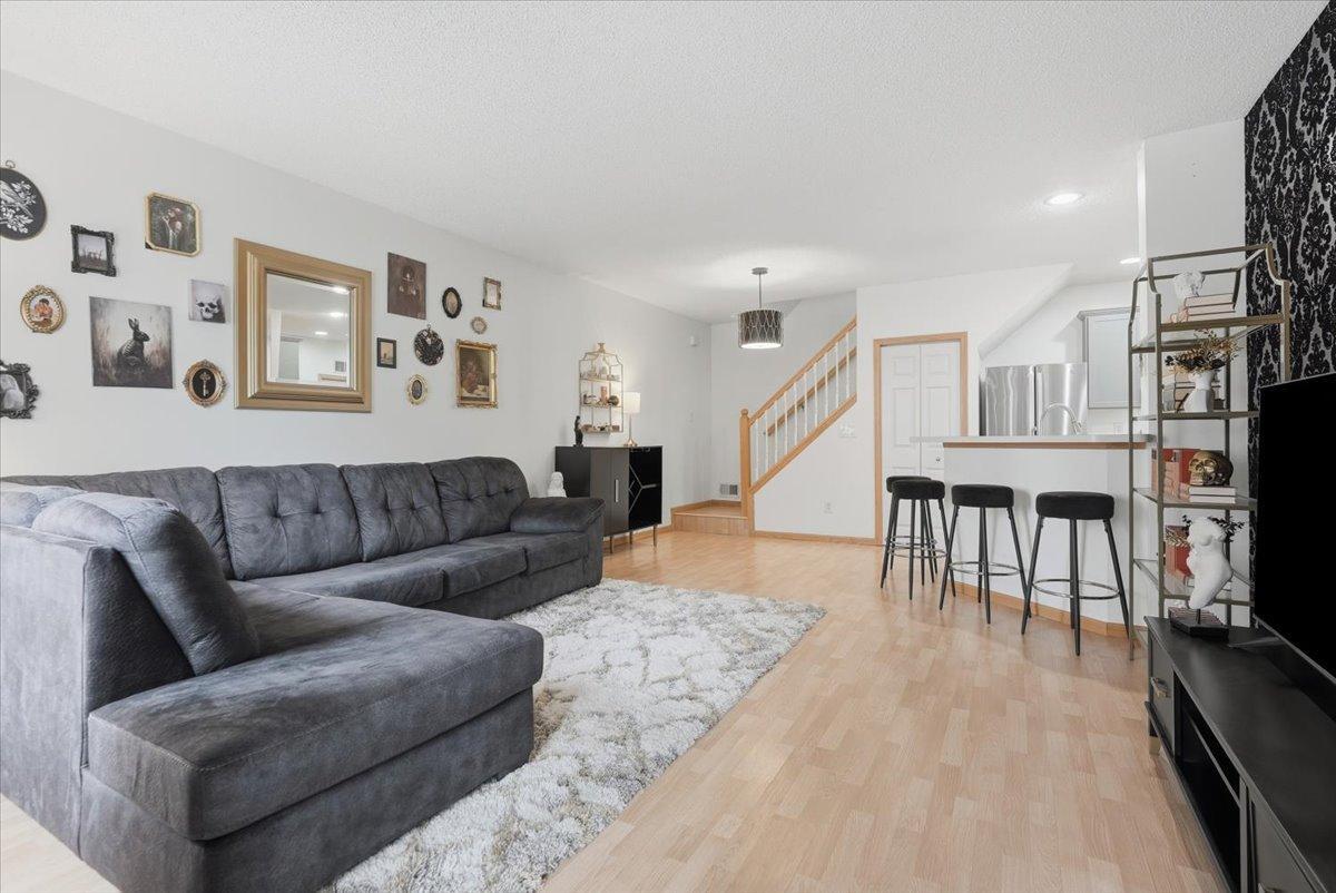 06-Living Room.jpg