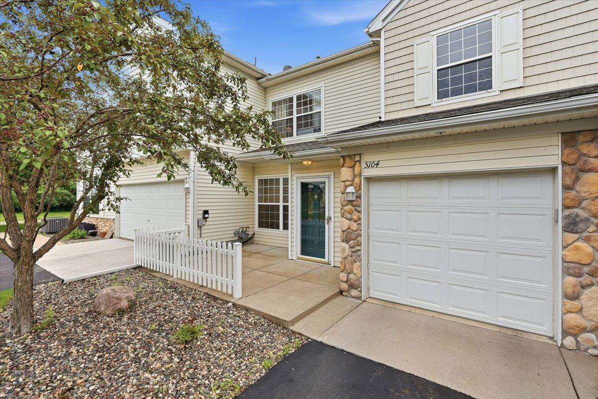 03-Front of Home.jpg