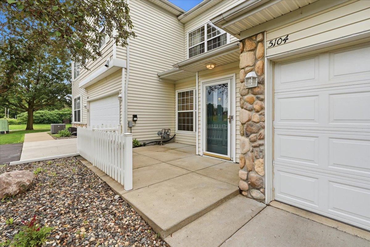 04-Front of Home.jpg