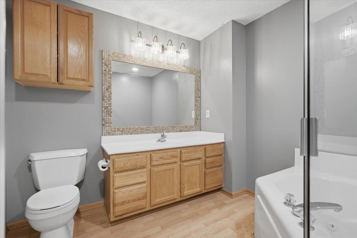14-Bathroom.jpg