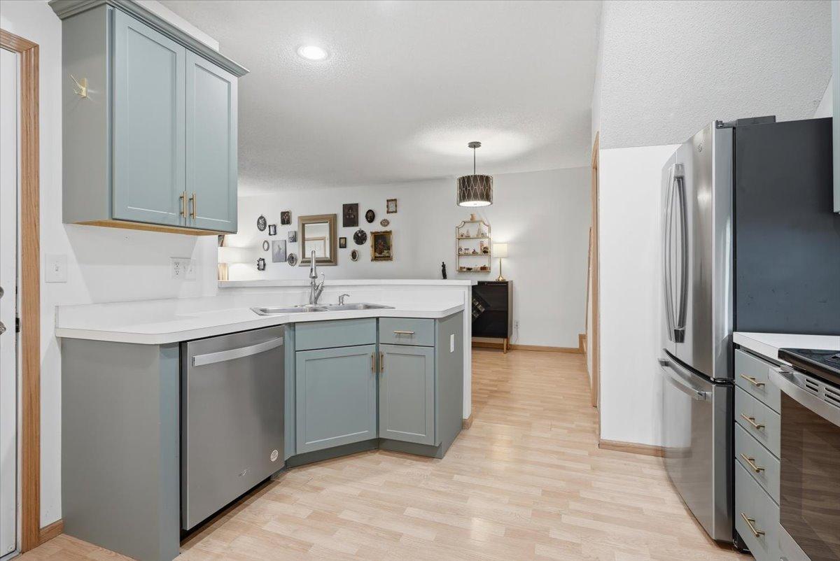 10-Kitchen.jpg