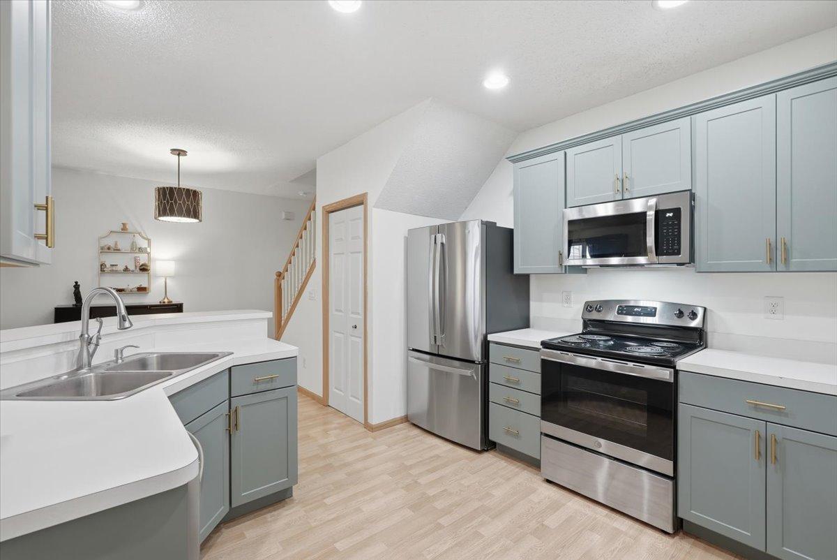 09-Kitchen.jpg