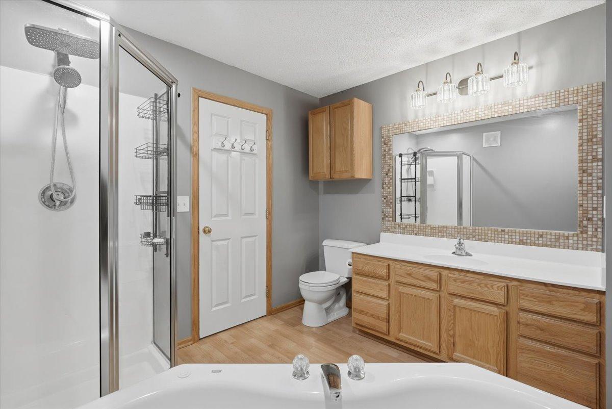 15-Bathroom.jpg
