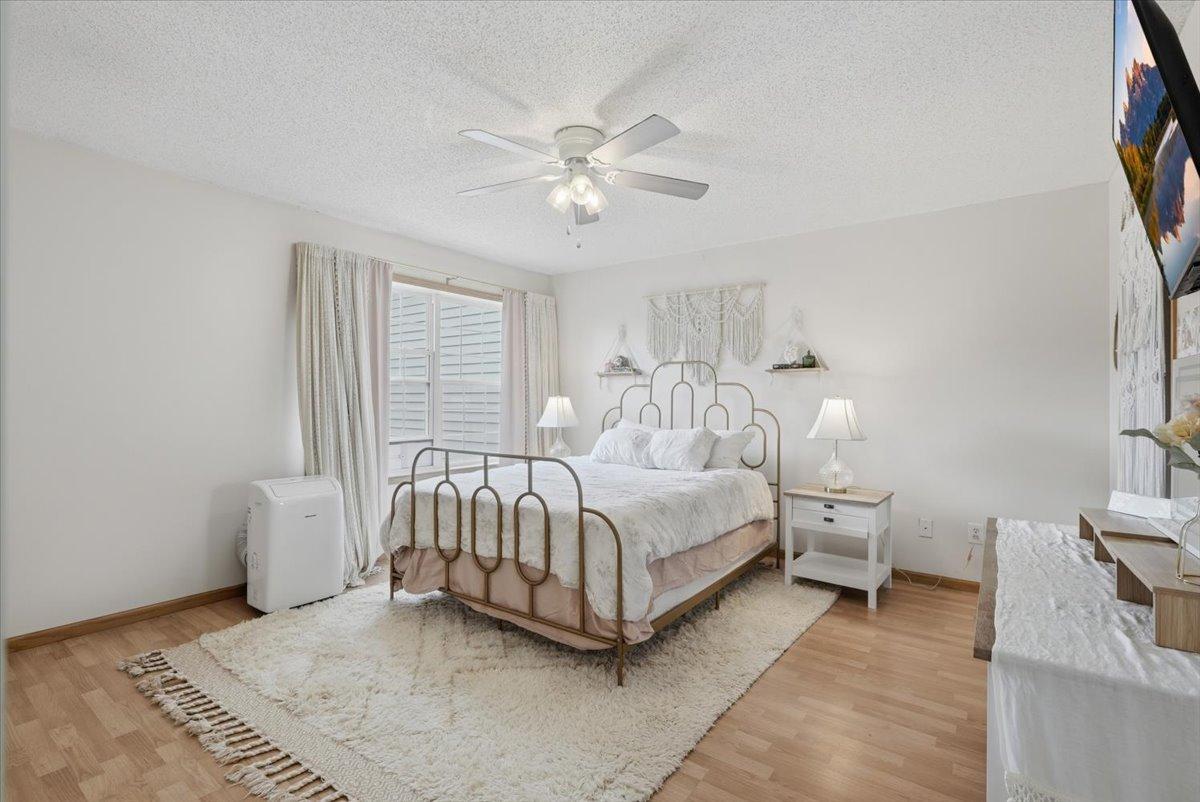 11-Bedroom.jpg