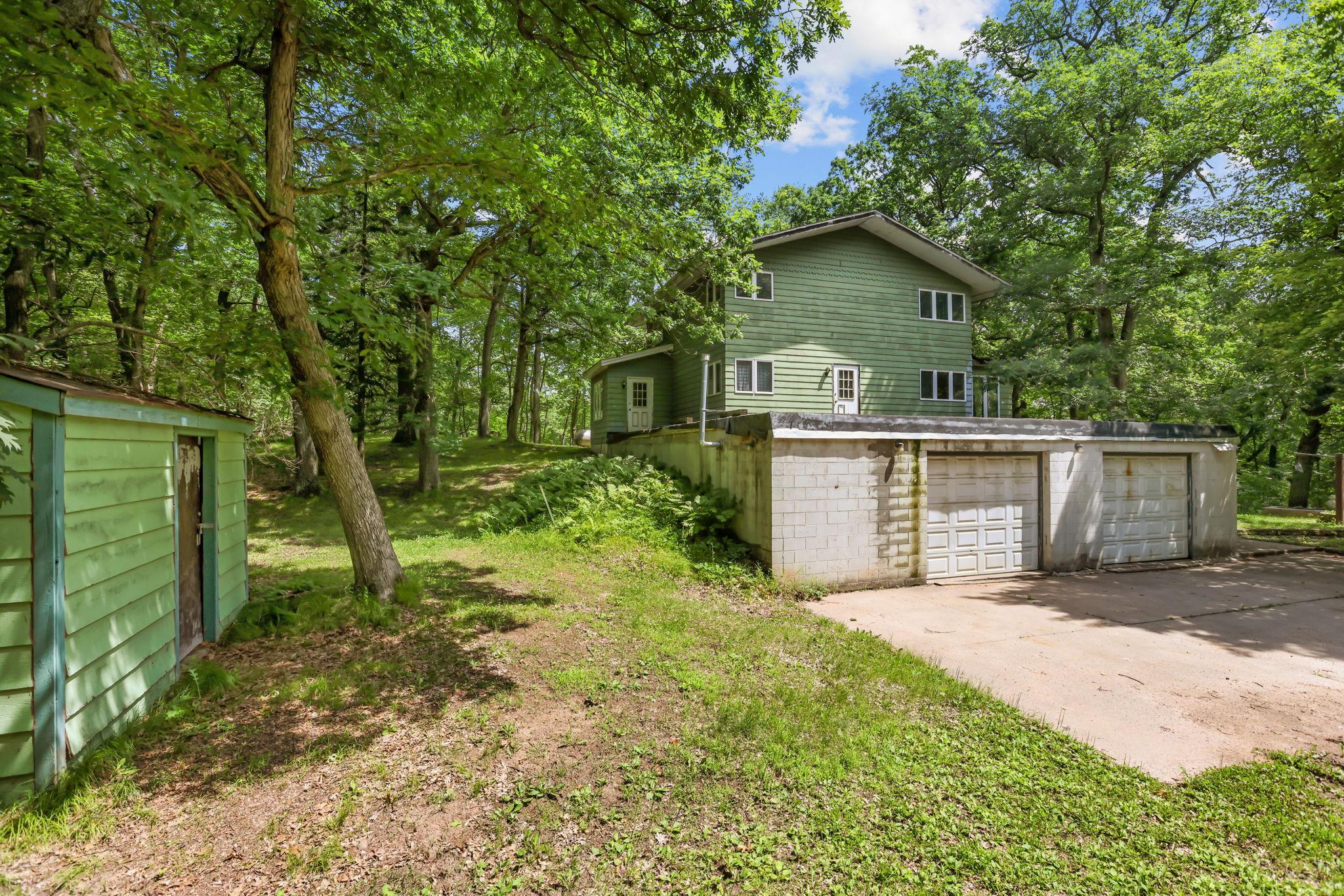 Welcome to 16267 Morgan Ave in Marine!