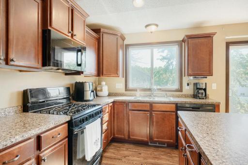 5833 212th St N - Web Quality - 012 - 12 Kitchen.jpg