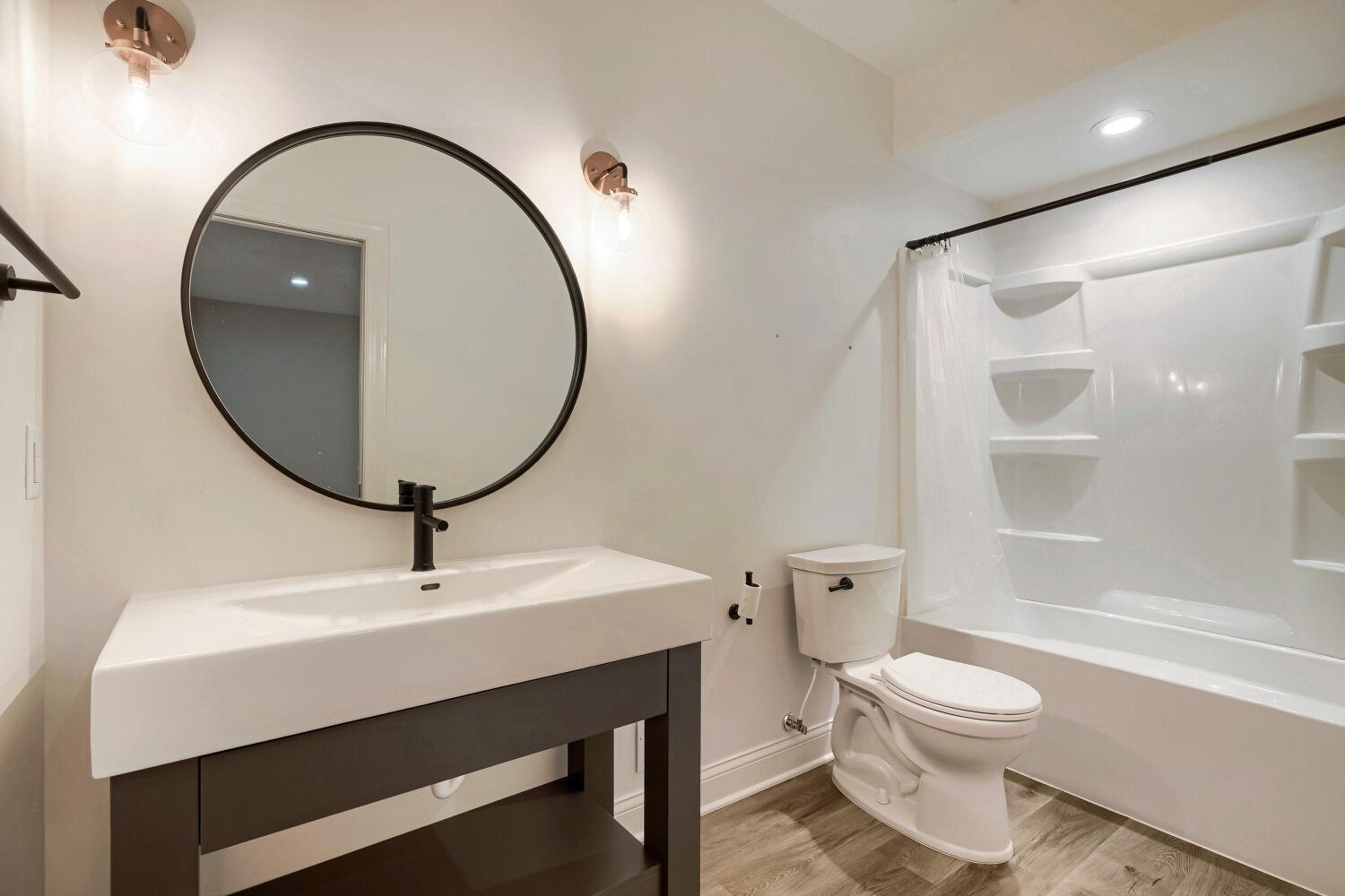 7101 61st Alcove S - Web Quality - 034 - 34 Bathroom.jpg