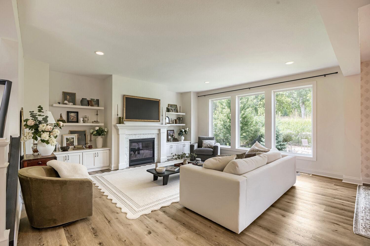 7101 61st Alcove S - Web Quality - 006 - 06 Living Room.jpg