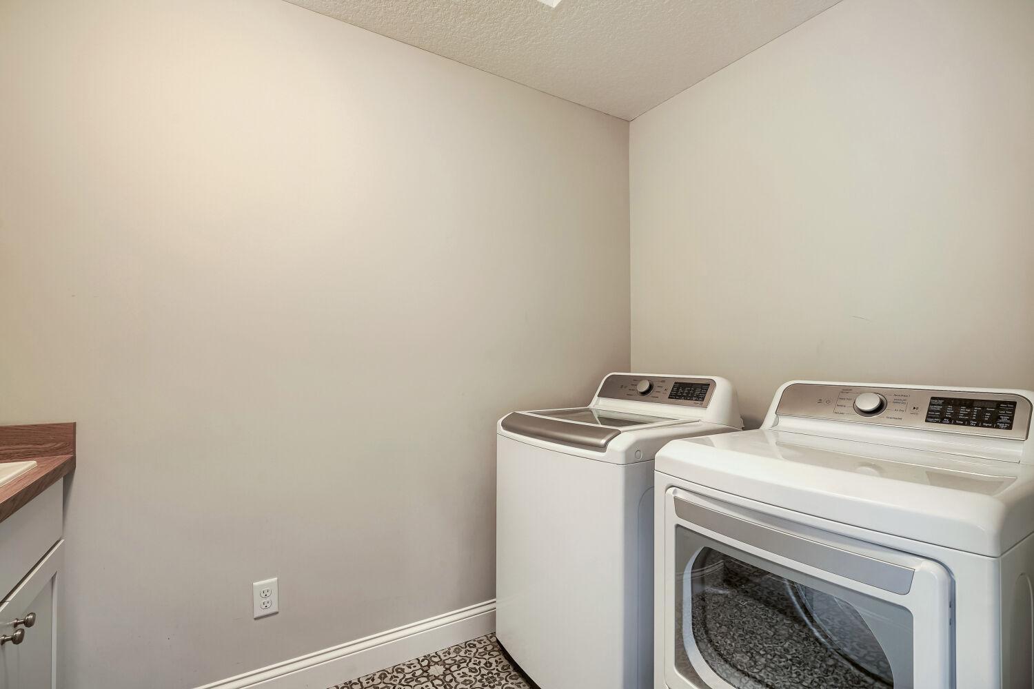 7101 61st Alcove S - Web Quality - 035 - 35 Laundry Room.jpg