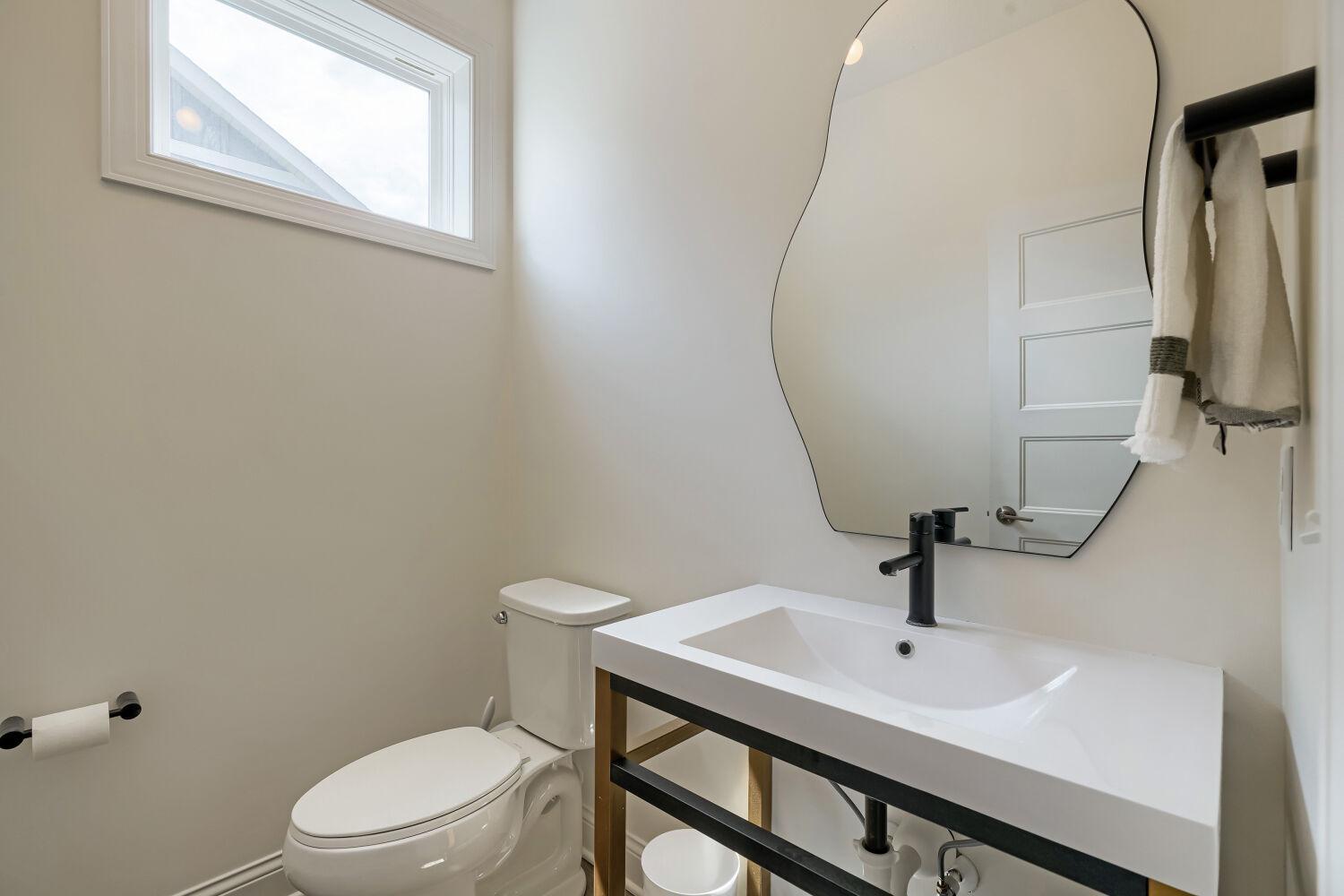 7101 61st Alcove S - Web Quality - 020 - 20 Powder Room.jpg