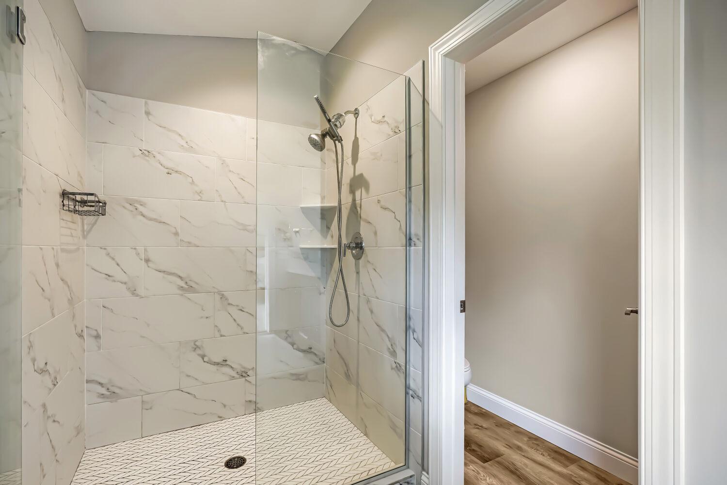 7101 61st Alcove S - Web Quality - 025 - 25 Primary Bathroom.jpg