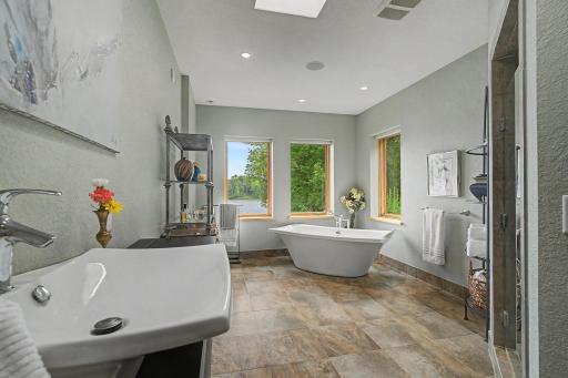 99_30960OldMillRd_MasterBathroom1_mls.jpg