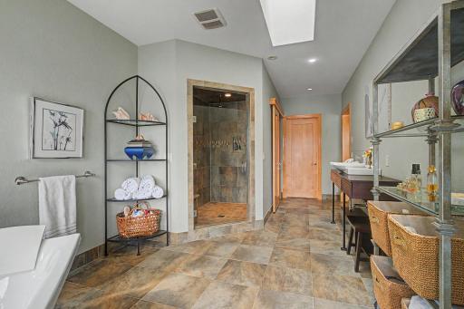 100_30960OldMillRd_MasterBathroom6_mls.jpg