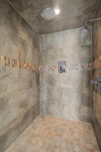105_30960OldMillRd_MasterBathroom7_mls.jpg