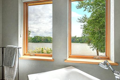 103_30960OldMillRd_MasterBathroom4_mls.jpg
