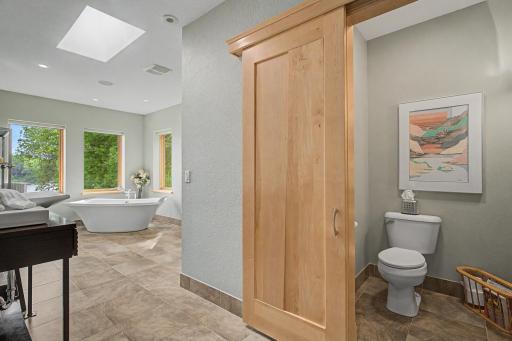 106_30960OldMillRd_MasterBathroom8_mls.jpg