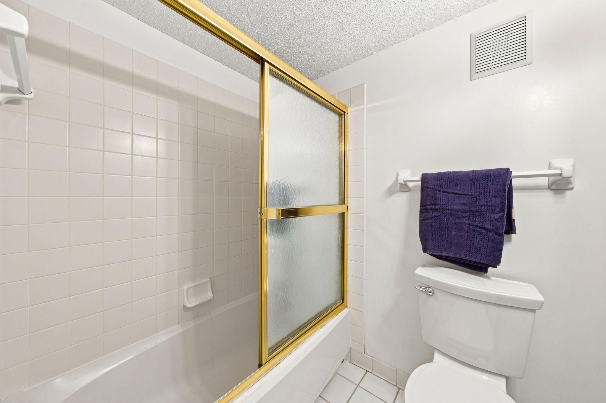 Upper level full bathroom