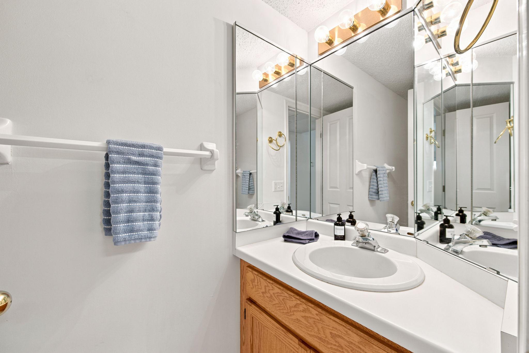 Main floor 1/2 bathroom