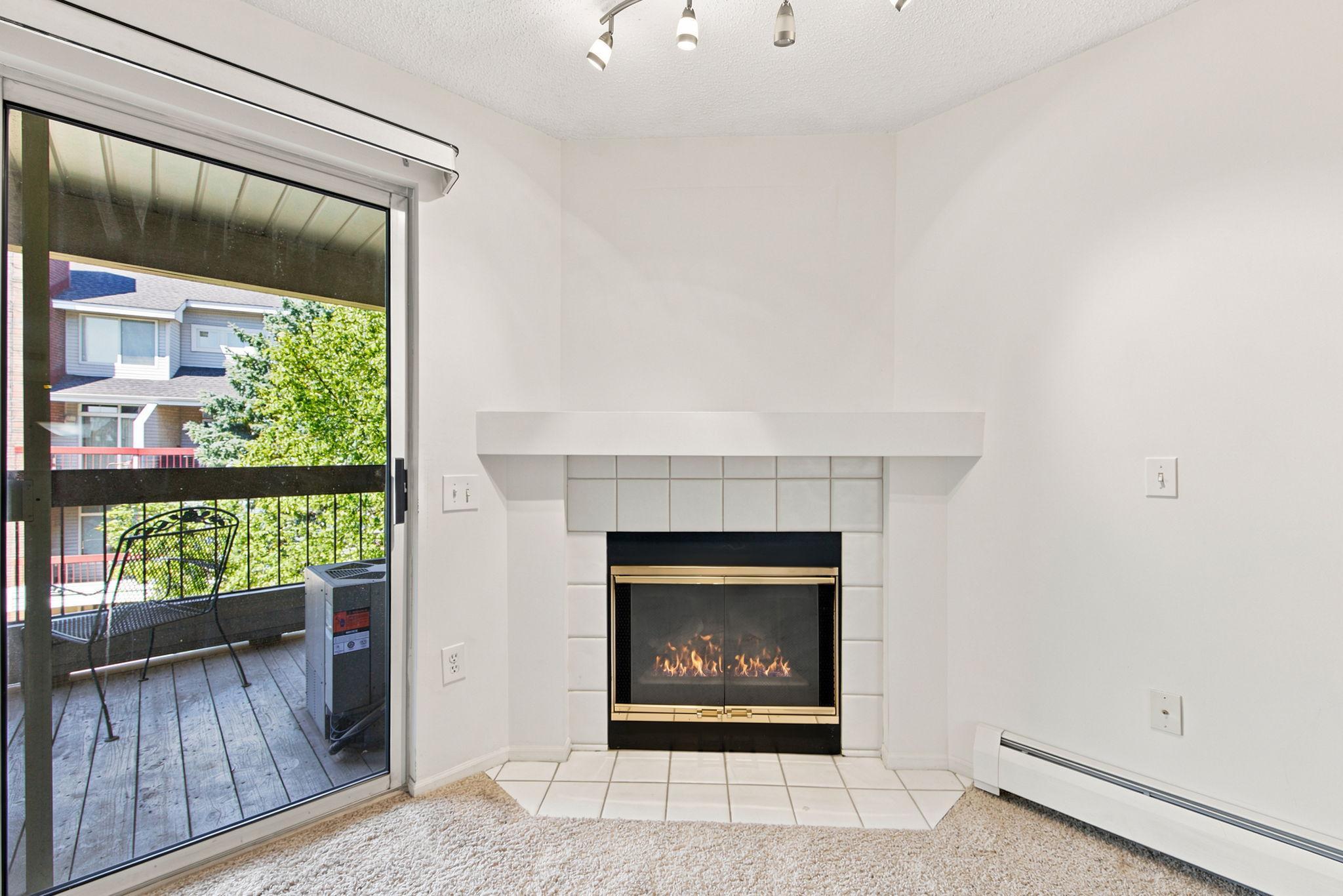 Corner gas fireplace