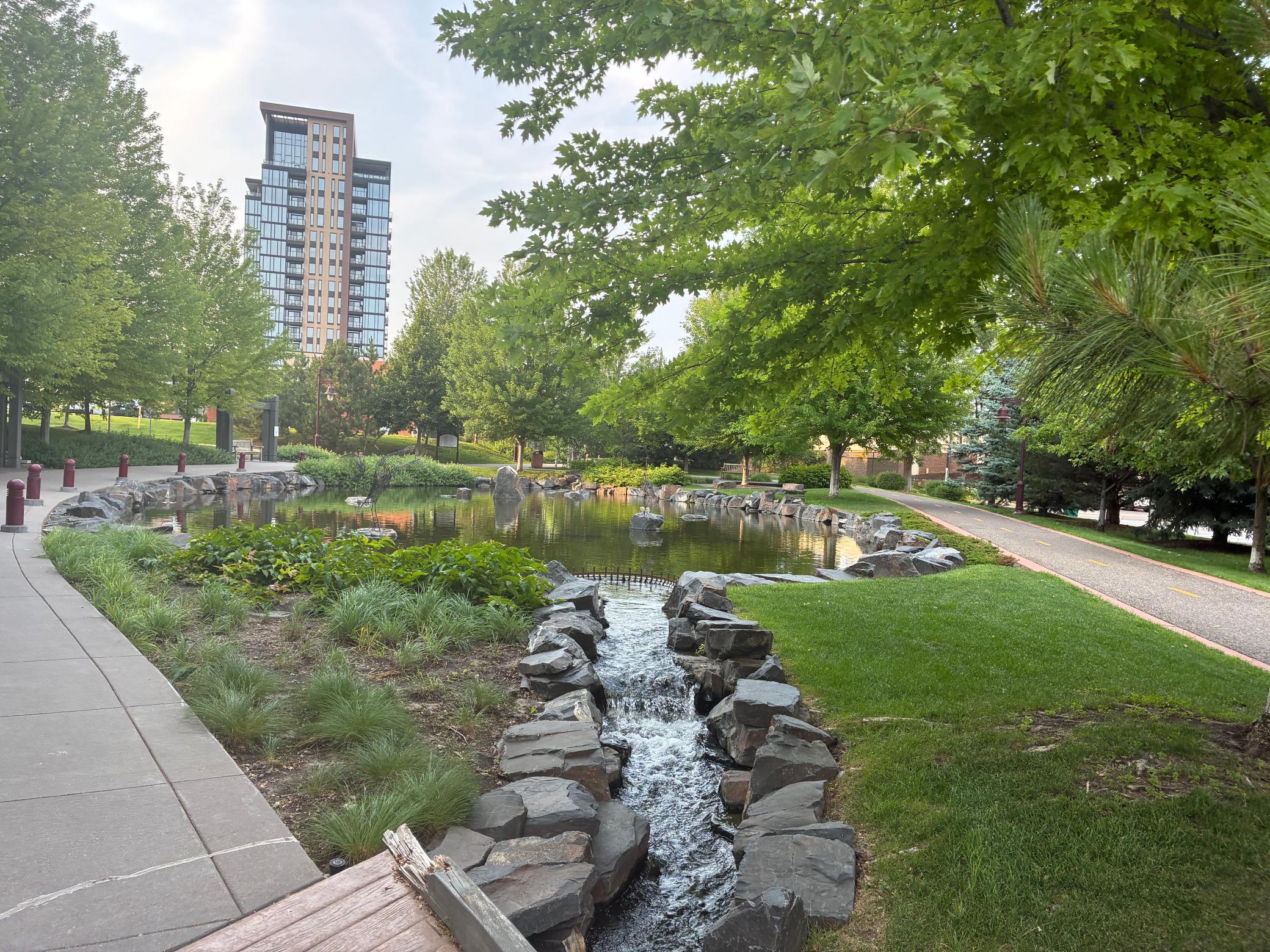 Edina promenade Path to shopping