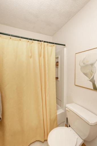 Bathroom 2 - Full