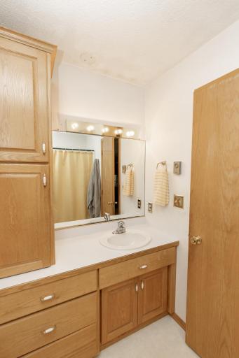 Bathroom 2 - Full