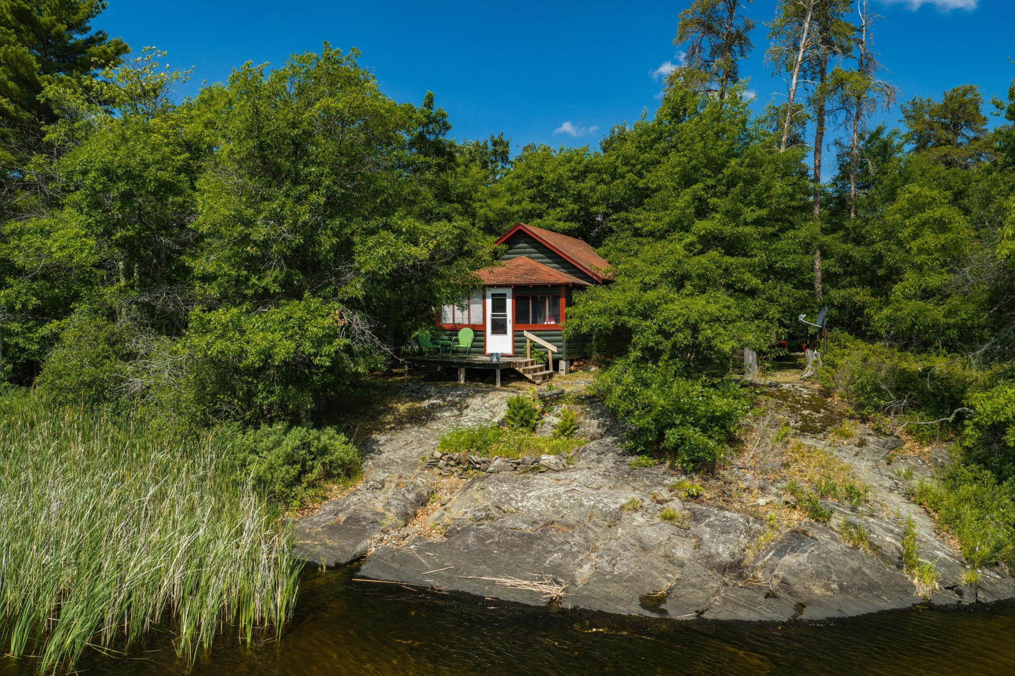 Bunkhouse that overlooks the water