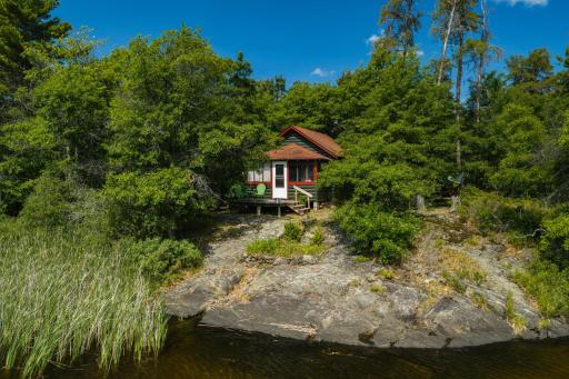 Bunkhouse that overlooks the water