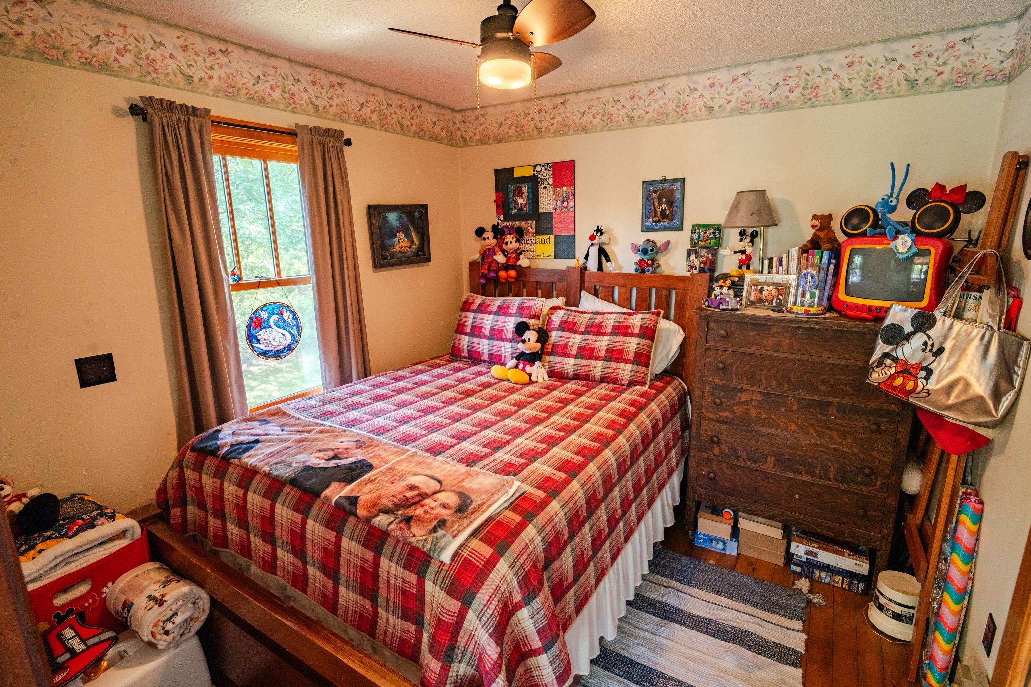 Cabin bedroom 2