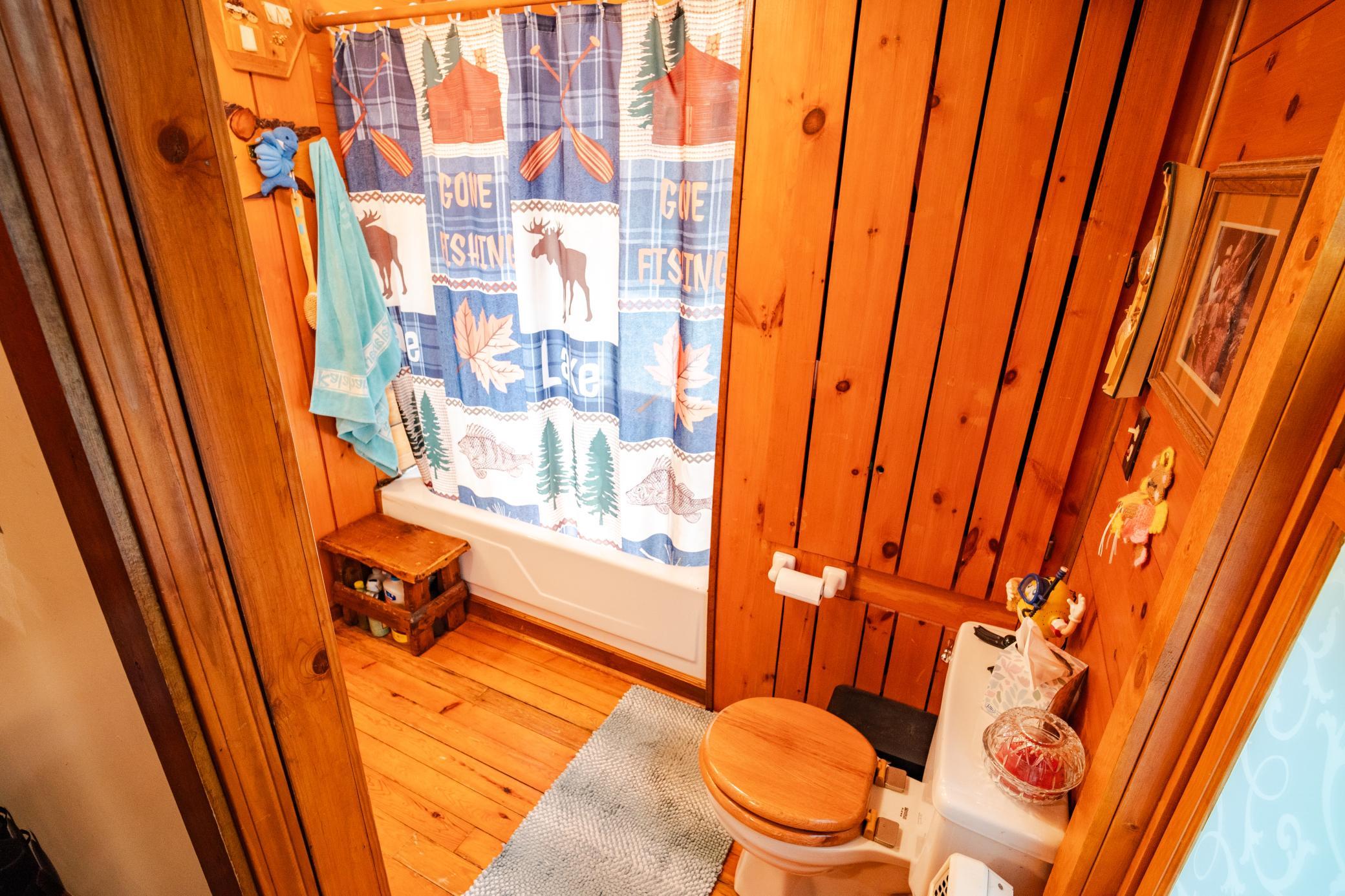 Full bath in the cabin