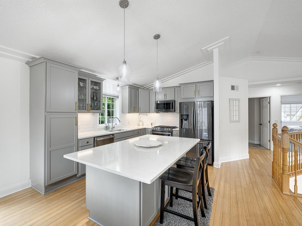 8 - Kitchen.jpg