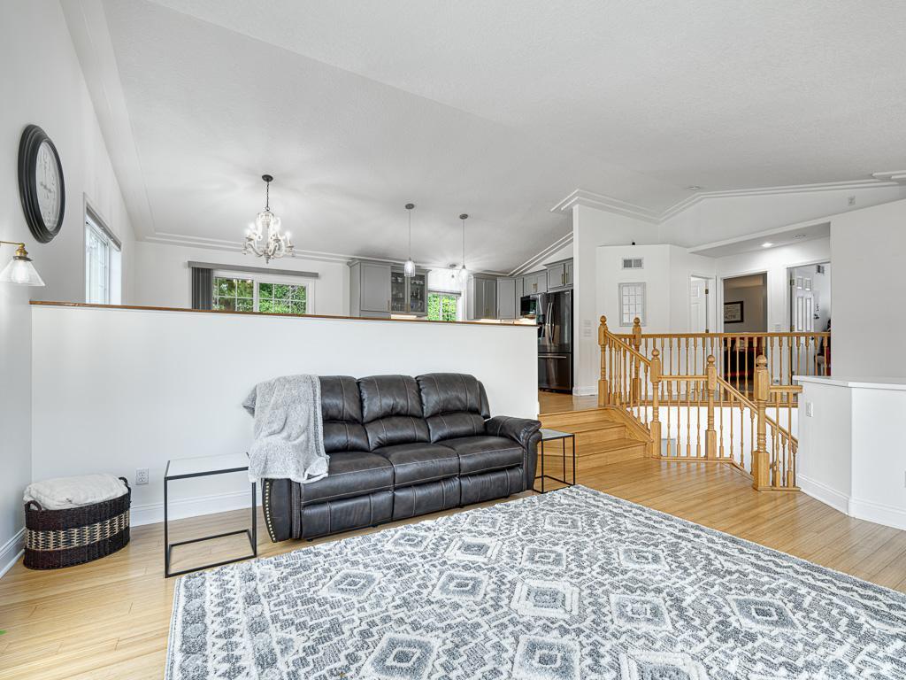 7 - Living Room.jpg