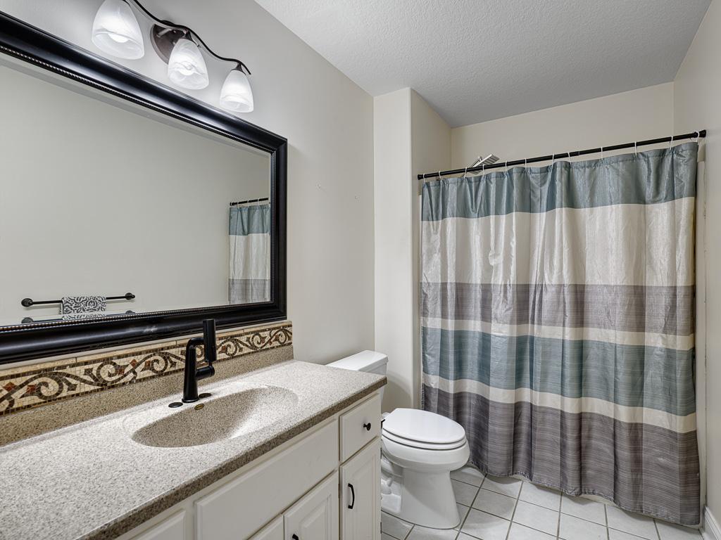 21 - Bathroom.jpg