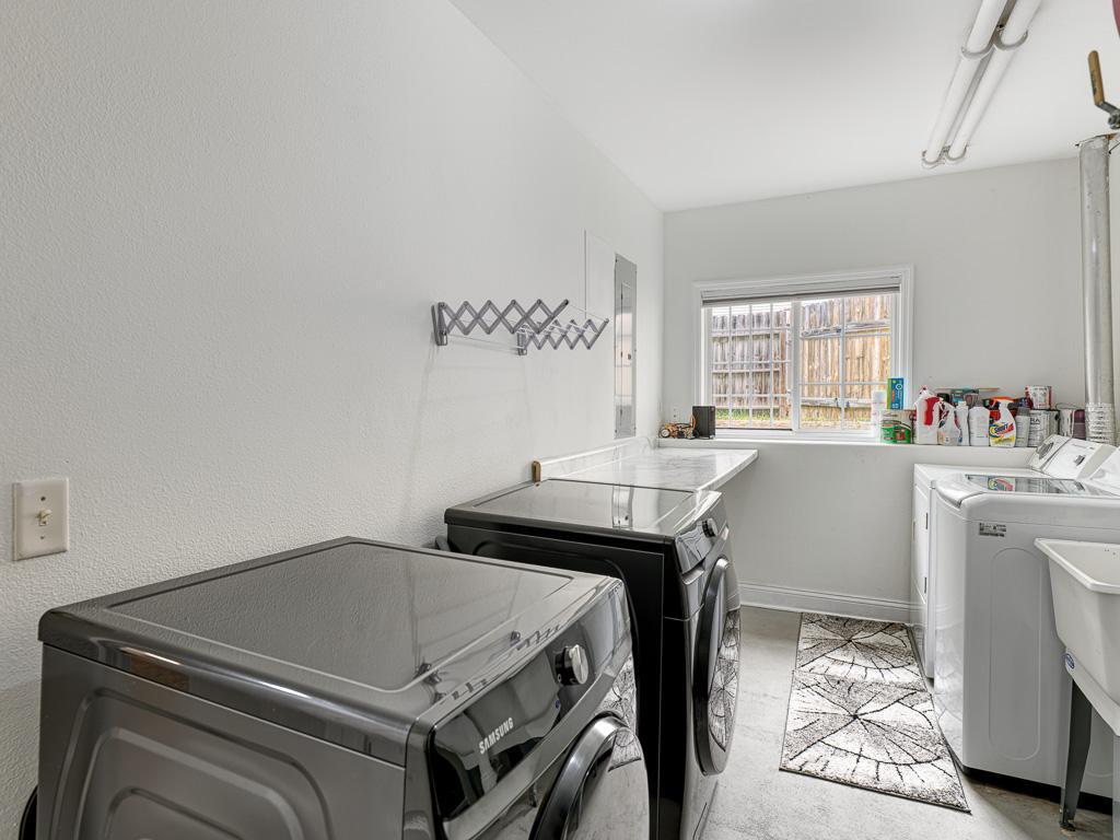 22 - Laundry Room.jpg