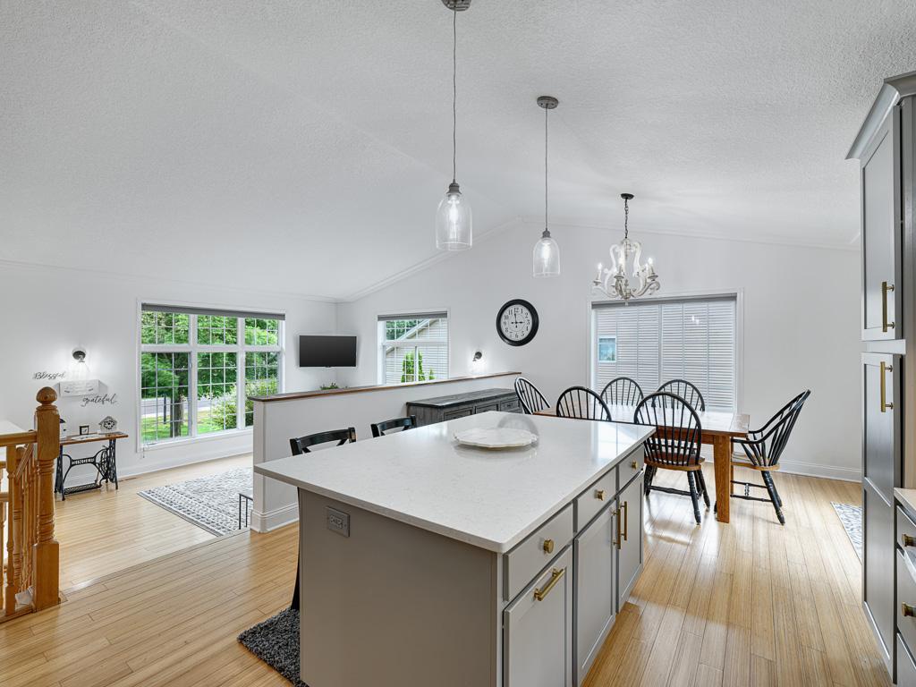 10 - Kitchen.jpg